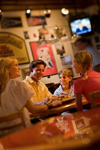 Family_dinner_Champions.jpg