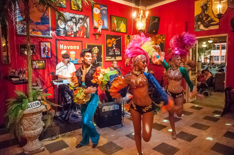 Cuba's-Cookin-aruba Cuban Cabaret