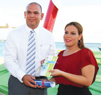 Chantal de Cuba receives the first book.jpg
