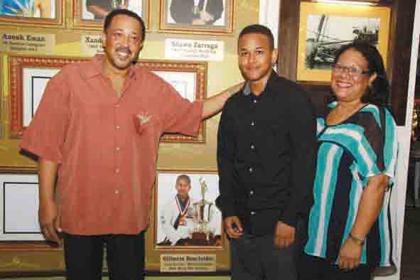 Gilberto Boerleider and proud parents.jpg