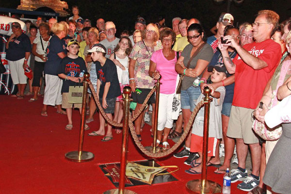 eager-fans-await-their-hero.jpg
