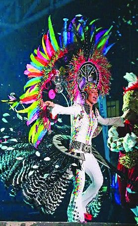 unofficial presentation of candidates in their costumes