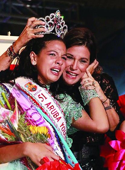 winner of the crown in tears