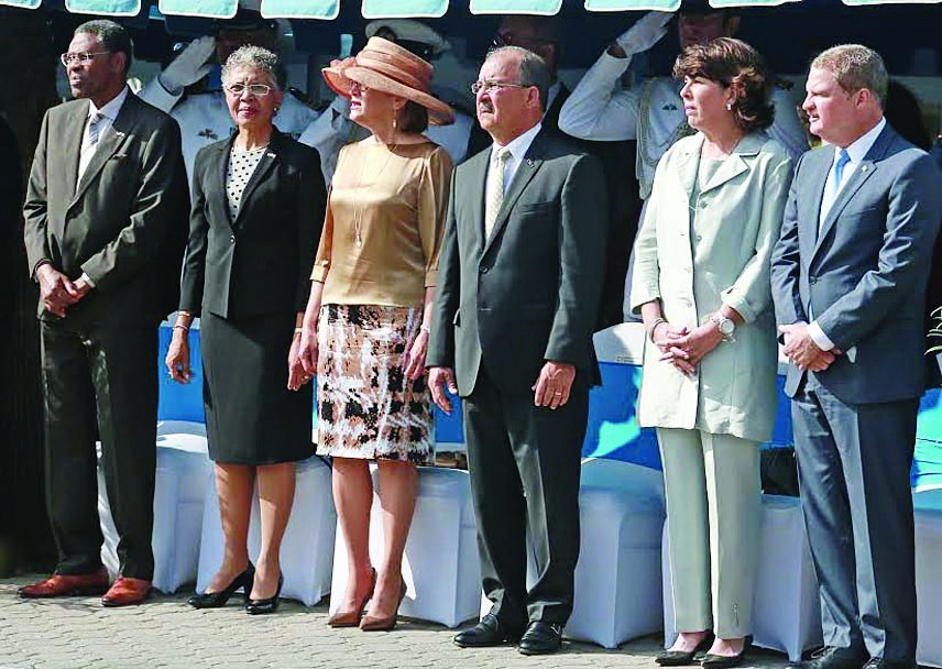Governor of Aruba and Prime Minister with respective wife.jpg