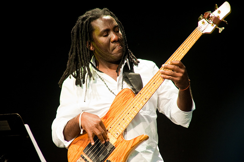richard_bona_live_6_0d_0d.jpg