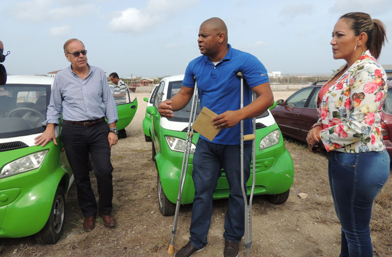 Divi Resorts Aruba donated electric cars to the Automobile Repair and Maintenance school