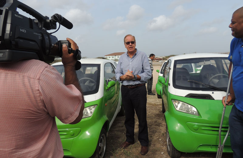 Divi Resorts Aruba donated electric cars to the Automobile Repair and Maintenance school