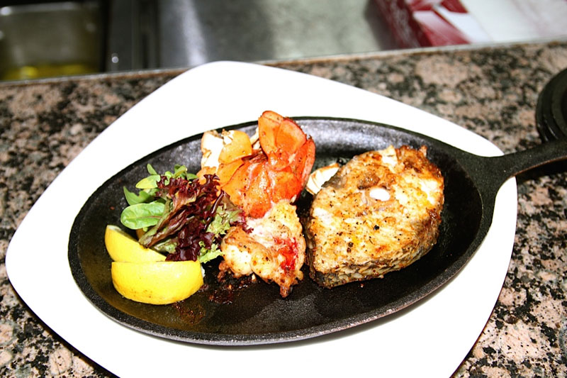 Aruba Radisson Resort launched Friday Fish Market at Gilligan?s Beach Bar & Grill