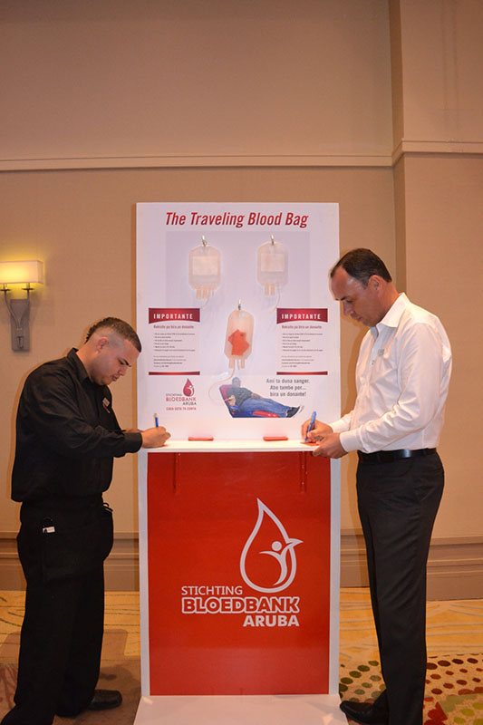 Associate of the Aruba Marriott together with Tom Calame (Complex GM) signing up.JPG