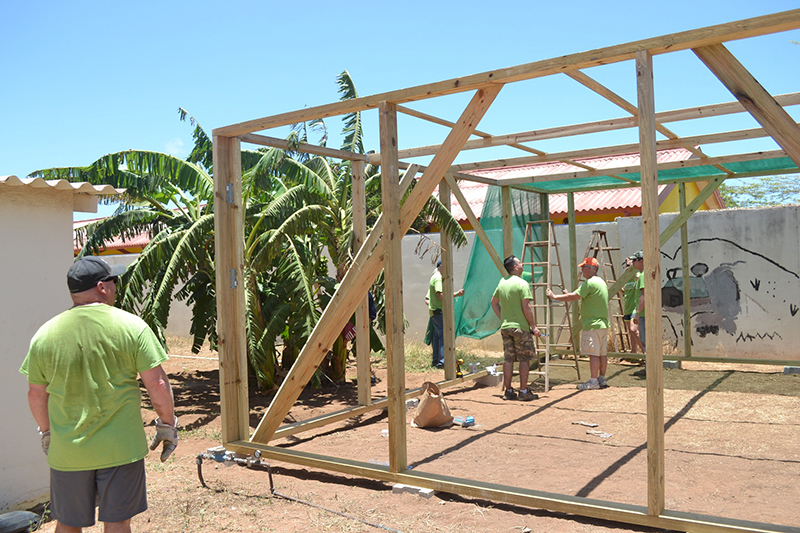 Building-the-Greenhouse.jpg