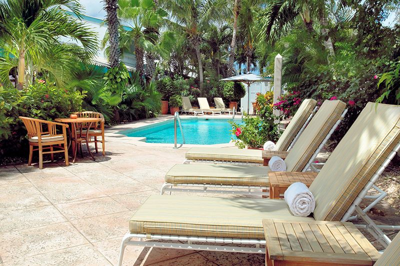 Paradera-Park-Lounge-Area-Pool.jpg