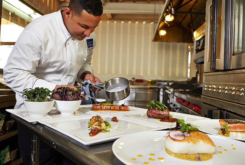 Ikes-Bistro-Kitchen.jpg