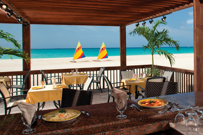 DiviAruba_SandpiperBar.jpg
