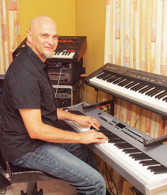 Hildward-at-the-keyboard.jpg