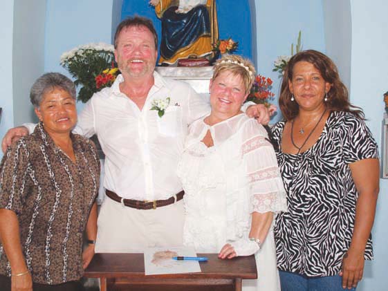 Volunteer witnesses Eveline and Roxanne 3.jpg